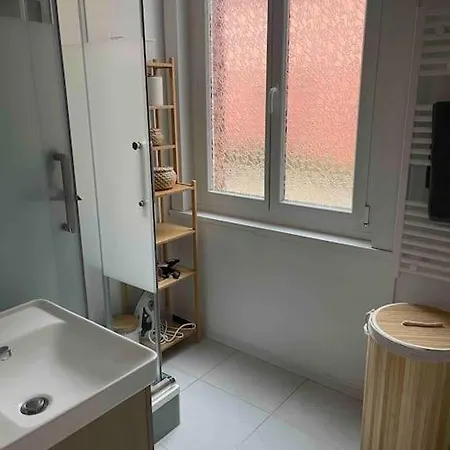 Beau Cosy Et Meuble Lez Lille, France Loos