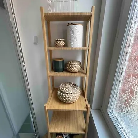 Beau Cosy Et Meuble Lez Lille, France * Loos